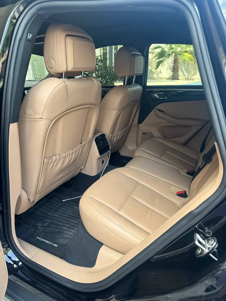 Porsche Macan 2023 — photo 1 of 6