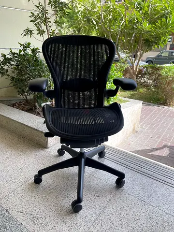 Beat Chair Herman Miller Aeron Classic Office Chair fully loaded