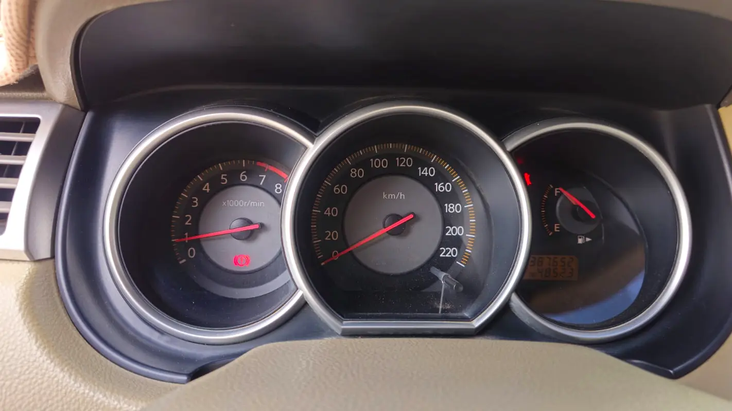Nissan Tiida 2007 — photo 1 of 4