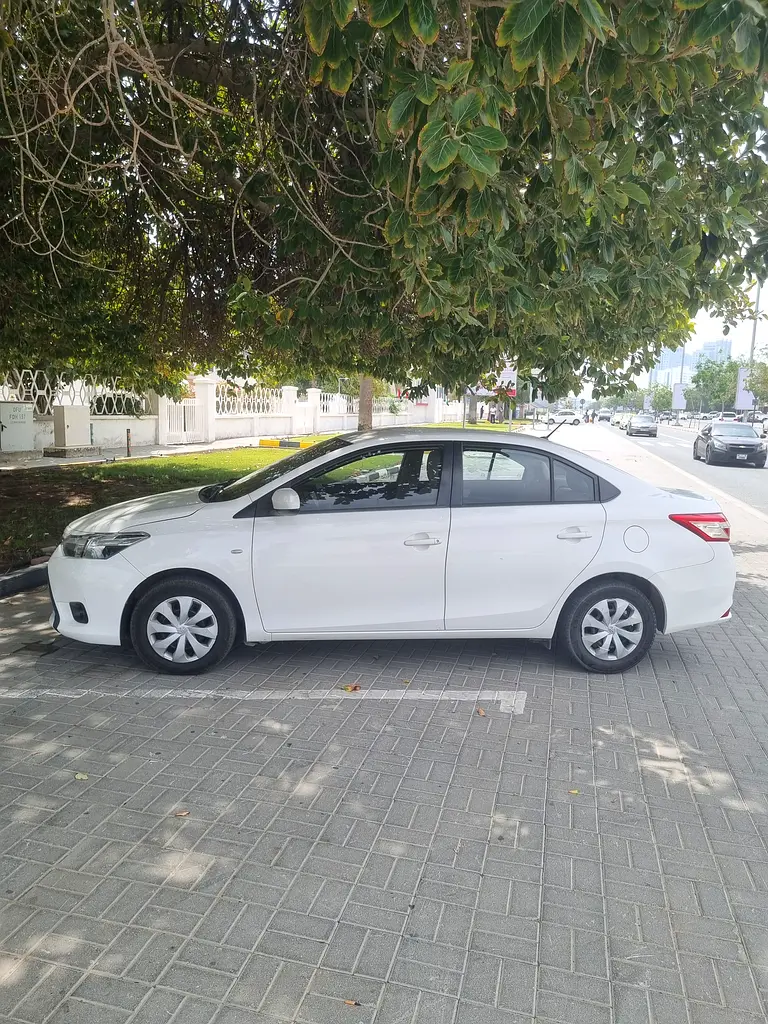 Toyota Yaris 2016 — photo 1 of 6