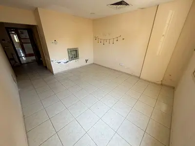 استوديو طابق أرضي للإيجار السنوي الراشدية 2 عجمان بمساحة واسعة