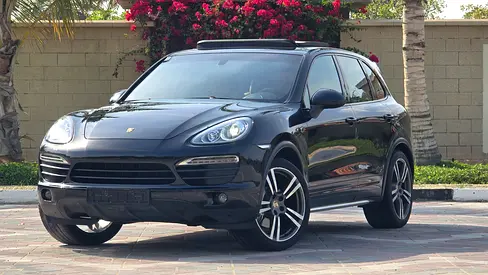 Amazing Top Of The Range Porsche Cayenne S Platinum V8 GCC Specs Full Service History Single Owner!!
