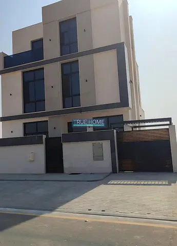 للبيع فيلا في روضة القرط
