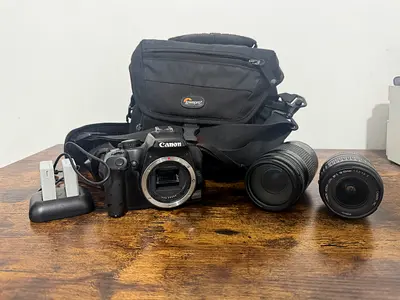 Canon 1000D with Extra Lens