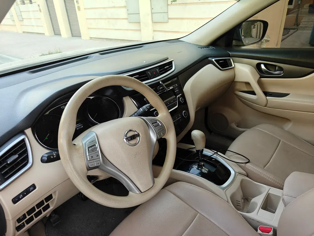 Nissan X-Trail 2015 — photo 1 of 4