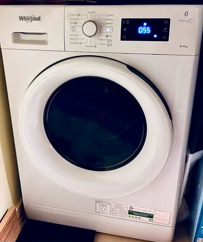 Whirlpool front-load washer-dryer 8kg wash / 6kg dry - good working condition