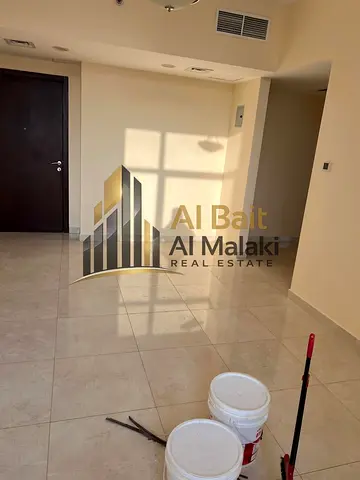 غرفة و صالة في المجاز 2 مساحة واسعة تاني ساكن اطلالة مفتوحة قريبة من مخرج دبي