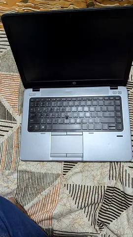HP Elitebook  8gb/320gb in 300aed