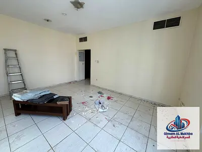 اكبر غرفه وصاله  بمساحه  ممتازه _ تكييف مركزى _ غاز مركزى _ متوفر باركينج _ بجوار المسجد _ سهل الوصول الى مخرج دبي