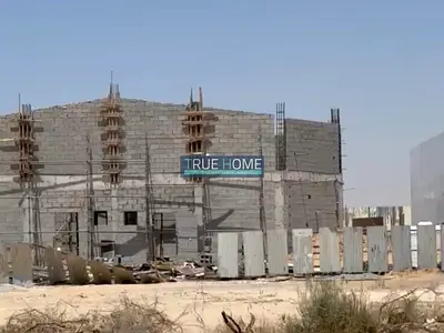 للبيع مستودعات تحت الإنشاء في موقع استراتيجي بمنطقة الحنو - الصجعة.