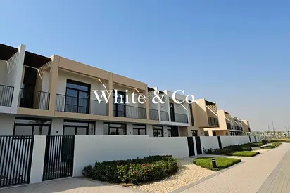 Exclusive Listing | Single Row | Vacant