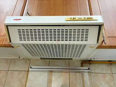 White Under-Cabinet Kitchen Extractor Hood - Used, Working