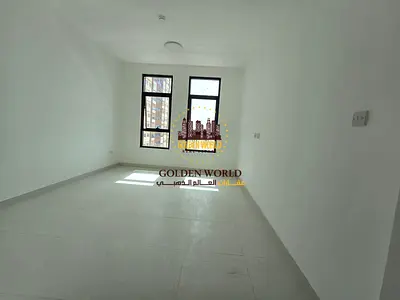 شقة غرفة وصالة بالقليعة، أول ساكن، باركنغ مجاني، اطلالة مفتوحة، نوافذ بانوراما، غرفة ماستر، 2 حمام، حمام ضيوف بدوش، السعر 42 ألف.