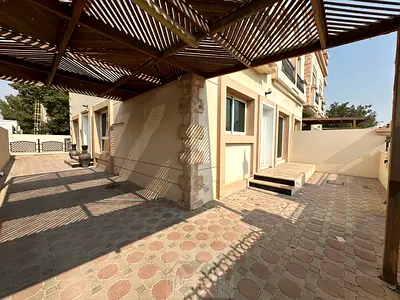 Private entrance / swimming pool / master bedroom / parking space