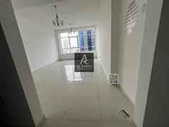 Open view - on Khalifa Main Street - closets - par