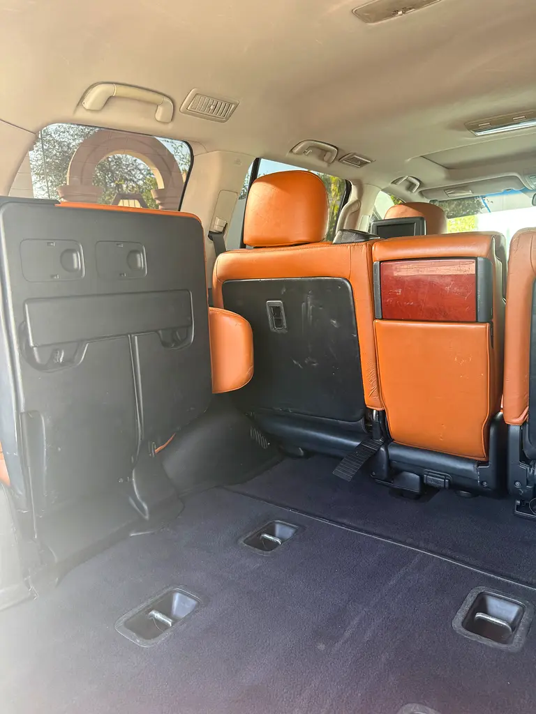 Lexus LX-Series 2013 — photo 1 of 4