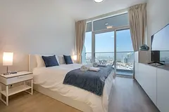 A stylish and fully furnished studio apartment