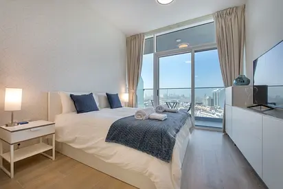 A stylish and fully furnished studio apartment