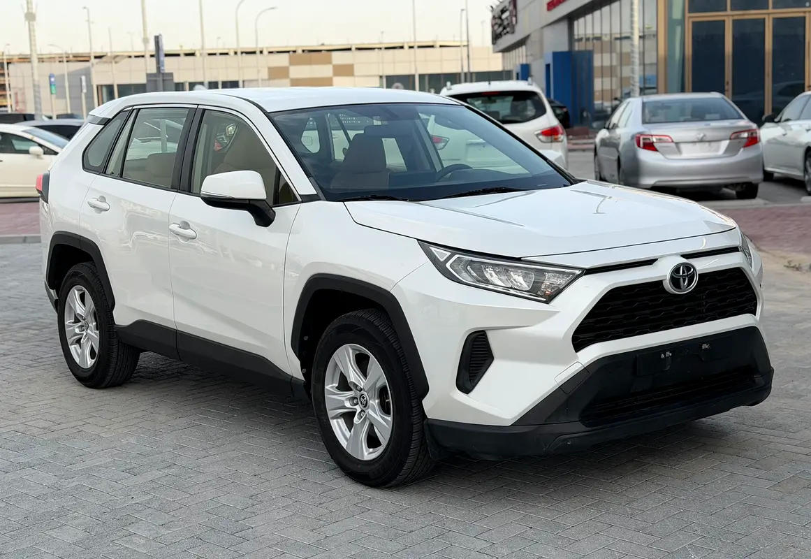 Toyota Rav 4 2020 — photo 1 of 10