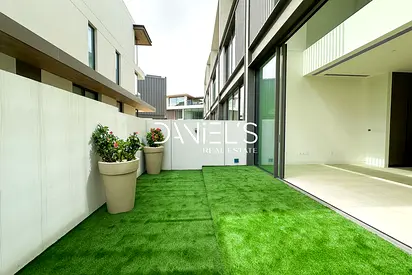 3 Beds + Maids | G+2 | Burj Khalifa View