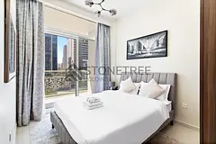 12 CHEQUES | Pool with Burj Khalifa View