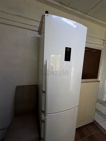 Single-door refrigerator — clean and working