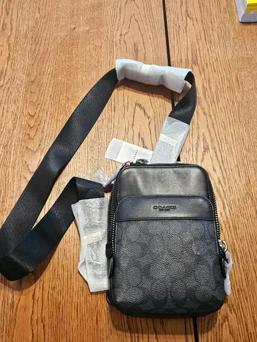 Original Coach Mens Signature Gotham Pack