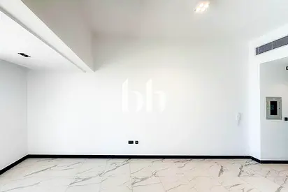 Contemporary | Available soon | Multiple cheques |