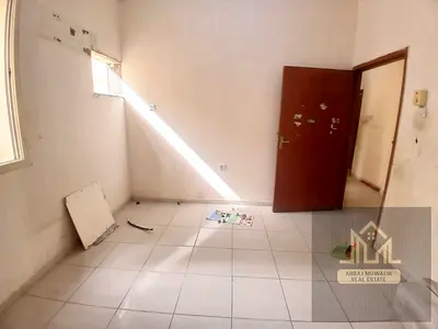 spicious apartment ready to move with split ac prime location near samall nesto just 30k
