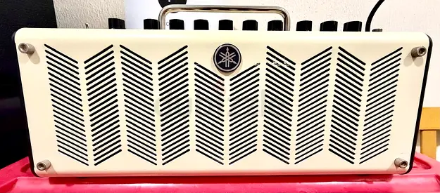 Yamaha THR10 compact Guitar Amp (cream)