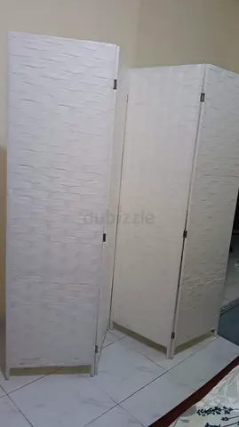 White 3-panel folding room divider / Medicate matress