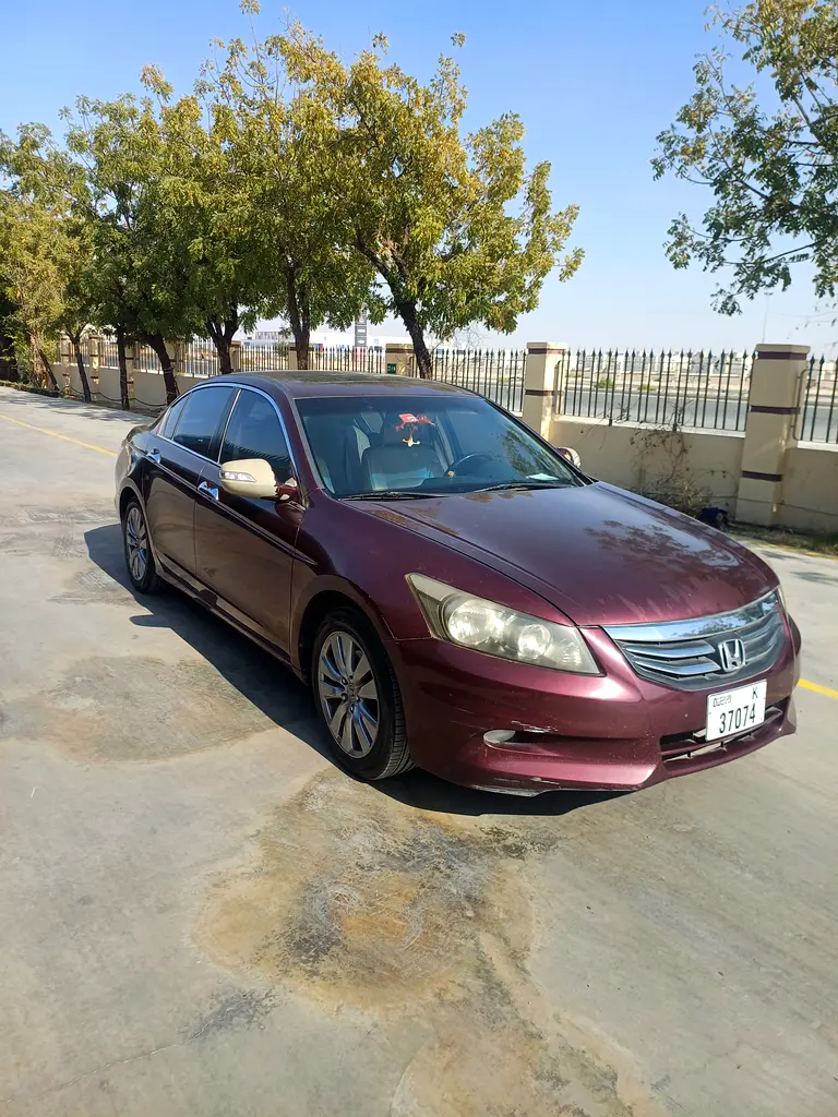 Honda Accord 2012 — photo 1 of 5