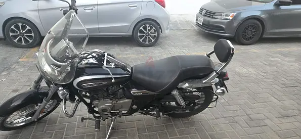 BAJAJ AVENGER 2022