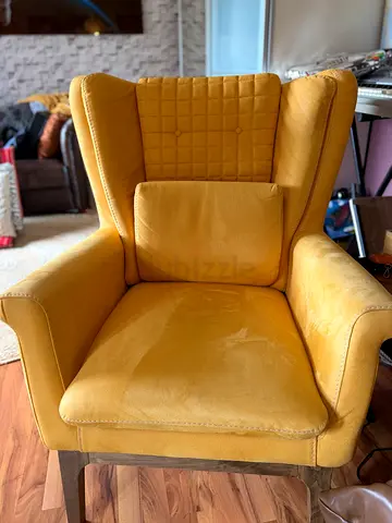 Stylish Yellow Accent Chair