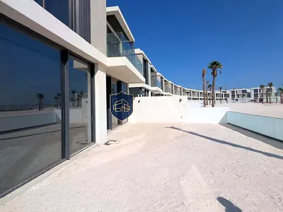 Beach view | Brand New | Front Row