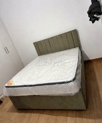 Comfortable Stylish Brand new king size bed including medical mattress good Quality king bed family