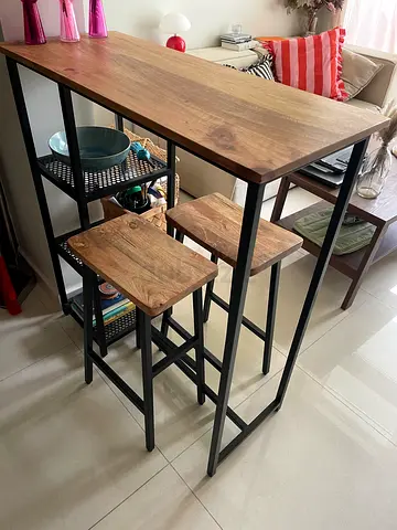 Stylish Bar Table with Stools