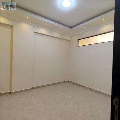 فرصه مميزه للايجار السنوي اجمب ثلاث غرف وصاله بموقع مميز وتصميم راقي