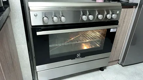 Electrolux Cooker - 6 Eyes - Rarely Used