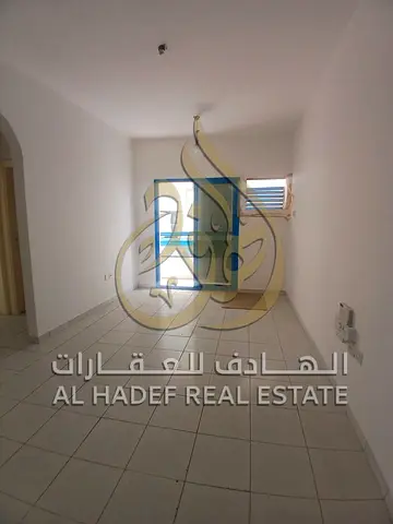 ✨ للإيجار في الشارقة – منطقة أم الطرافة ✨ 🔥 فرصة مناسبة للسكن الاقتصادي والمريح 💖، متاح الآن شقة غرفة وصالة 🛏️🛋️، بتصميم عملي يناسب الأفراد أو الع