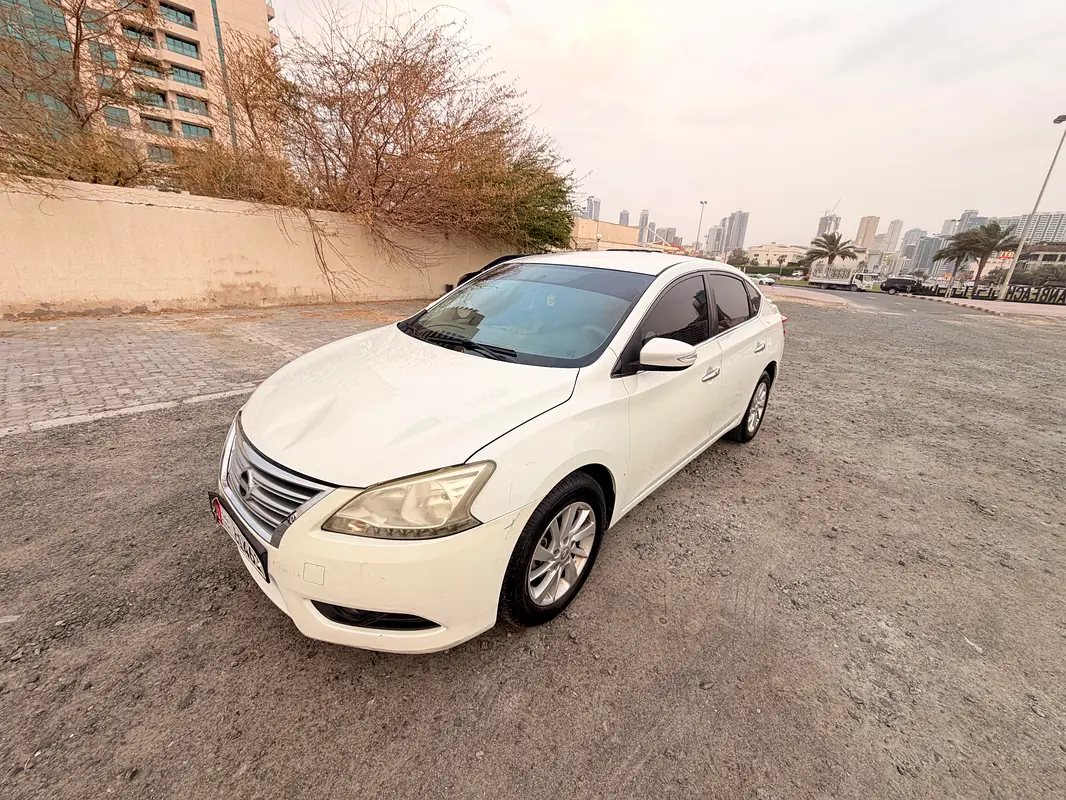 Nissan Sentra 2013 — photo 1 of 16