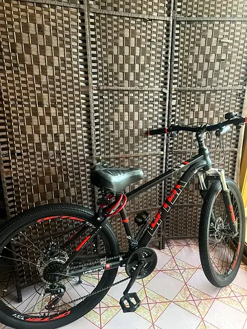 26 Inch VLRA Black  Red Cycle with Accessories