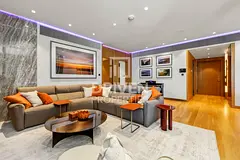 Elegant and Modern Unit with Stunning Marina Views