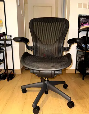 Aeron chair bay Herman miller model B