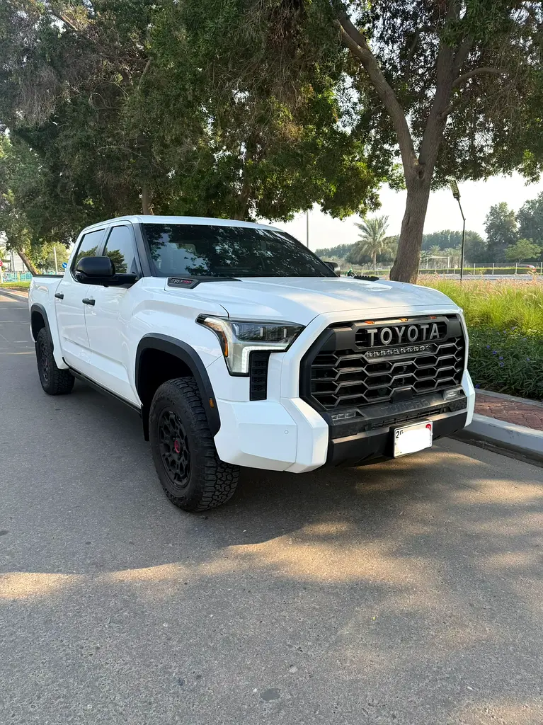 Toyota Tundra 2024 — photo 1 of 11