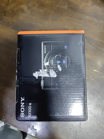 Sony Rx100 VII DIGITAL CAMERa