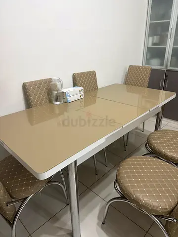 Extendable Dining table with free chairs