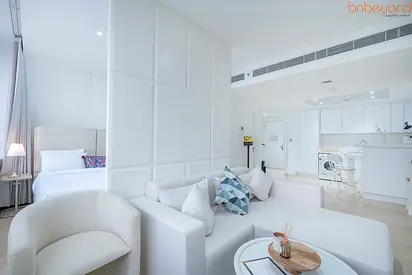 LUXURY WHITE-THEMED STUDIO | SKY GARDENS DIFC | PRIME LOCATION