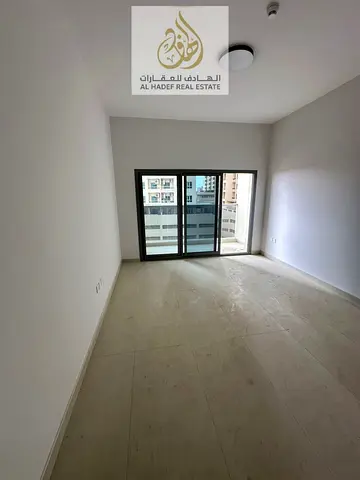 الايجارسنوي عجمان منطقة العامرة برج جاردن رزيدنس البنايه عائلات جديدومسبح وجيم وبركن سيارة دخل غرفه وصاله بلكونه تكيف مركزي2حمام وخزانات بالحوائط