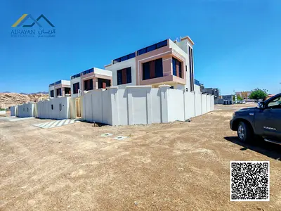 فرصة مميزة ثلاث فلل متجاورة في مصفوت بإطلالات جبلية رائعة ومساحات كبيرة مناسبة للسكن والاستثمار